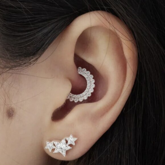 Maria Tash Diamond Apsara Hoop Earring 9.5mm - Picture 2 of 7